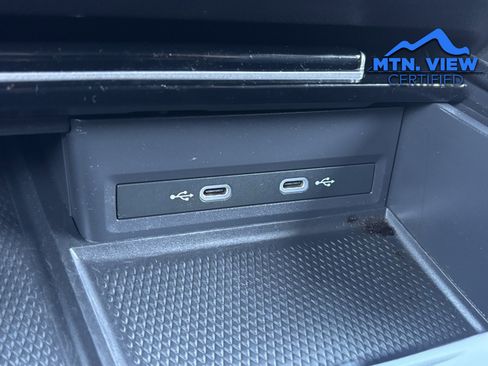 Used 2024 Volkswagen Atlas Cross Sport SE w/ Black Wheel Package image 23