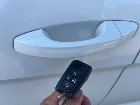 Used 2018 Volkswagen Atlas SEL image 25