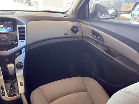 Used 2016 Chevrolet Cruze LT w/ Technology Package image 25