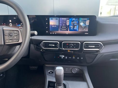 New 2026 Nissan Sentra SV w/ Floor Mat Package FWD image 18