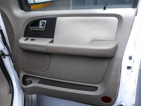 Used 2004 Ford Expedition Eddie Bauer image 21