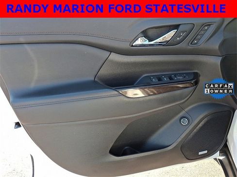 Used 2022 GMC Acadia AT4 w/ Technology Package image 12