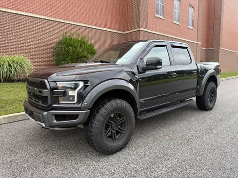 Used 2017 Ford F150 Raptor w/ Equipment Group 802A Luxury AWD/4WD image 4