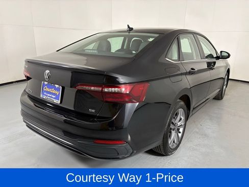 Used 2024 Volkswagen Jetta SE FWD image 10