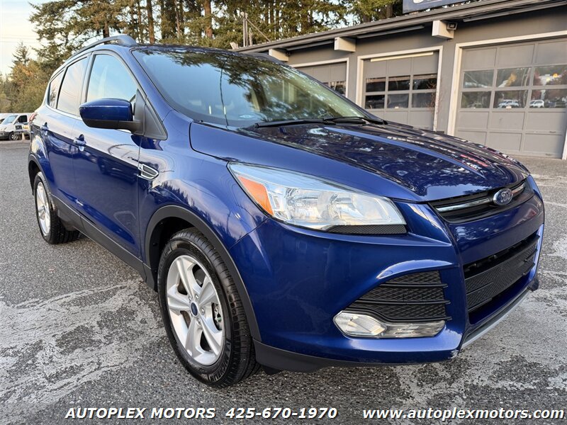 Used 2016 Ford Escape SE w/ Equipment Group 201A AWD/4WD image 1