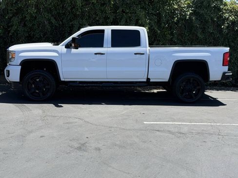 Used 2016 GMC Sierra 2500 SLT w/ Duramax Plus Package AWD/4WD image 6