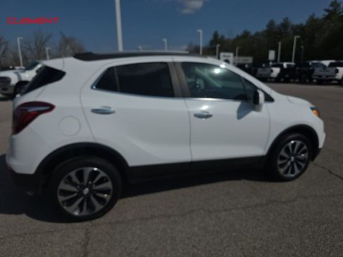 Used 2021 Buick Encore Preferred image 3