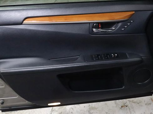 Used 2015 Lexus ES 300h image 10