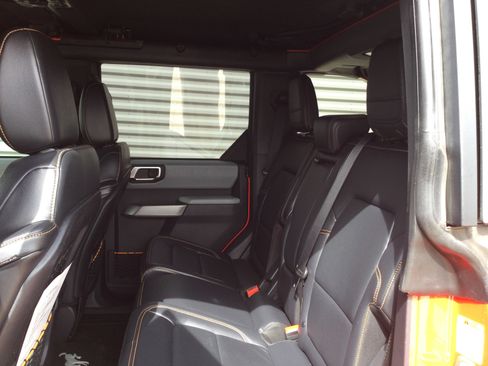 Used 2023 Ford Bronco Badlands image 6