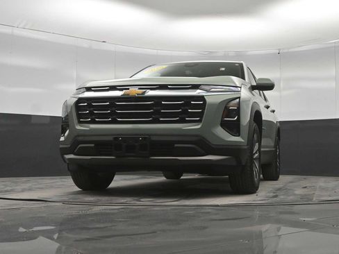 Used 2025 Chevrolet Equinox LT w/ Safety and Technology Package AWD/4WD image 34