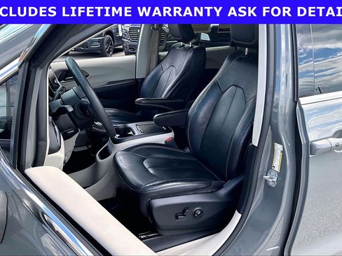 Used 2022 Chrysler Pacifica Touring-L FWD image 19