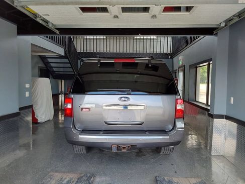 Used 2014 Ford Expedition XLT w/ Leather Seating Package AWD/4WD image 12