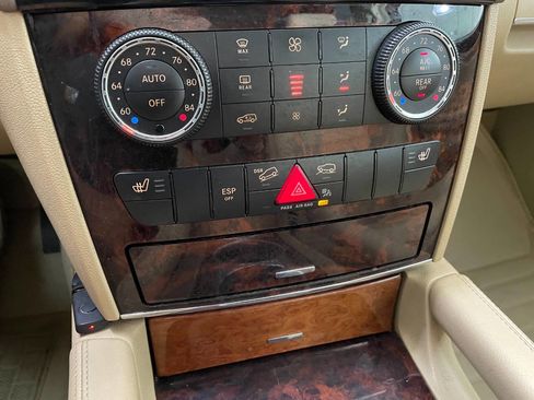 Used 2010 Mercedes-Benz ML 350 BlueTEC 4MATIC image 39