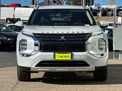 New 2025 Mitsubishi Outlander SE image 8