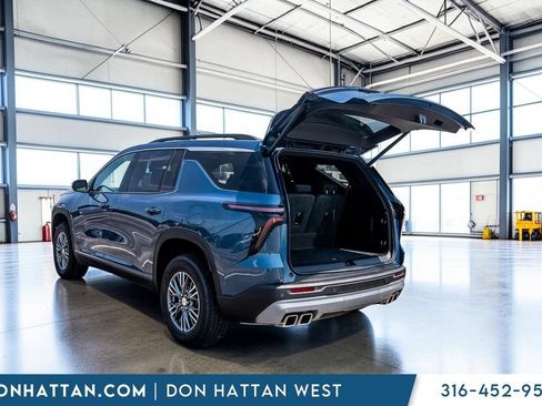 Used 2025 Chevrolet Traverse LT FWD image 30