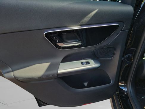 Certified 2025 Mercedes-Benz GLC 300 image 11