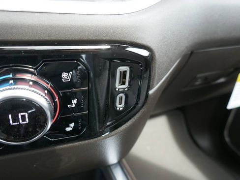 New 2026 GMC Sierra 1500 SLT image 29