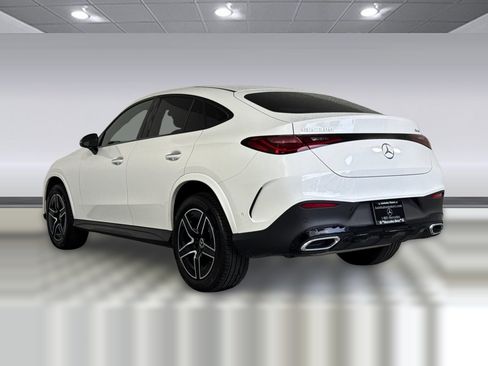 Used 2024 Mercedes-Benz GLC 300 4MATIC image 3