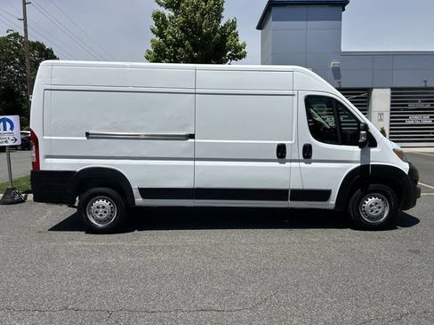 Used 2025 RAM ProMaster 2500 w/ Convenience Group FWD image 9