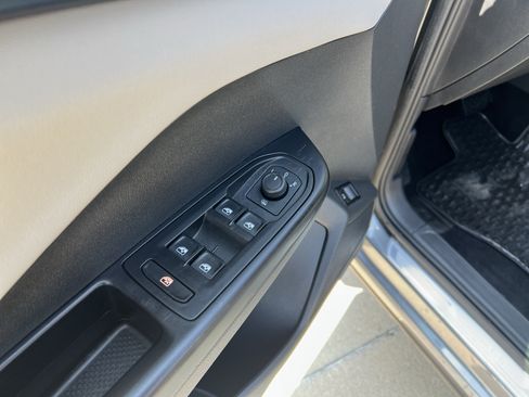 Certified 2023 Volkswagen Taos SE FWD image 14
