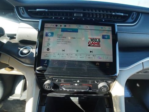 Used 2023 Jeep Grand Cherokee L Limited image 31