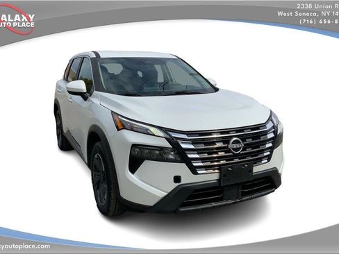 Used 2025 Nissan Rogue SV AWD/4WD image 3
