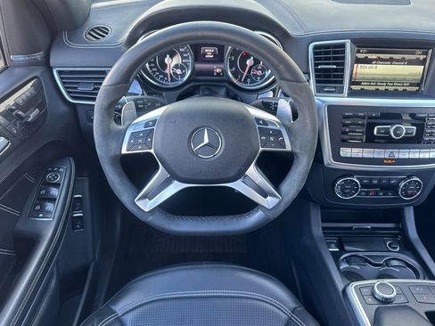 Used 2015 Mercedes-Benz GL 63 AMG 4MATIC image 28