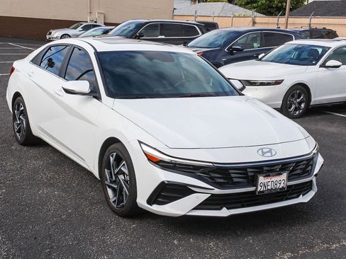 Used 2024 Hyundai Elantra Limited FWD image 3