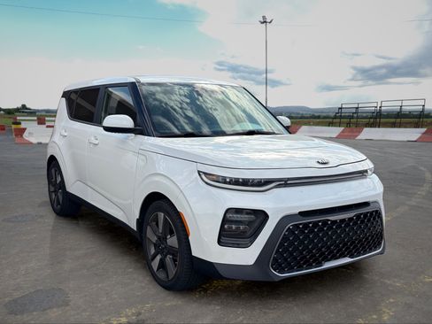 Used 2020 Kia Soul EX FWD image 2