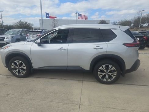 Used 2021 Nissan Rogue SV w/ Premium Package image 6