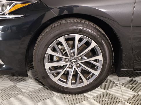 Used 2024 Lexus ES 350 w/ Accessory Package (Z2) image 17