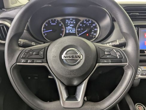 Used 2021 Nissan Versa S FWD image 17