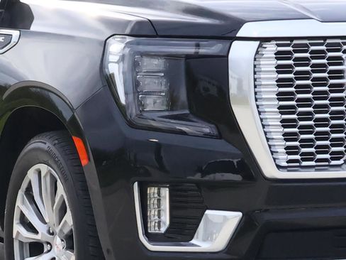 Used 2023 GMC Yukon XL Denali w/ Denali Reserve Package image 7