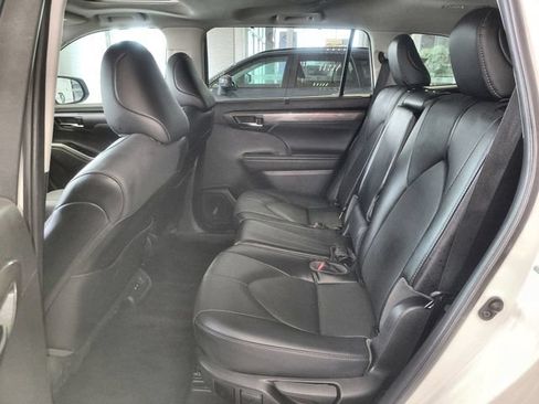 Used 2022 Toyota Highlander Limited AWD/4WD image 23