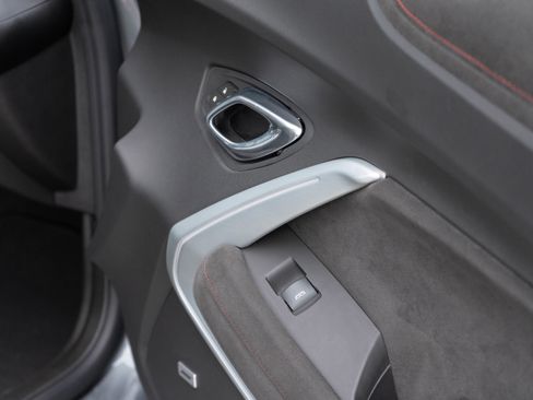 Used 2019 Chevrolet Camaro ZL1 RWD image 33