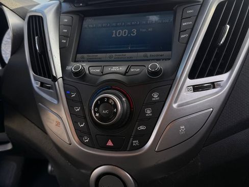 Used 2012 Hyundai Veloster image 9