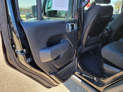 Used 2025 Jeep Wrangler Unlimited Rubicon 4xe w/ Convenience Group image 16