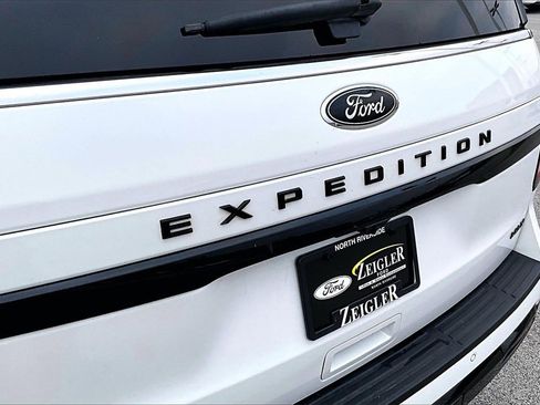 Used 2022 Ford Expedition Max Limited image 8