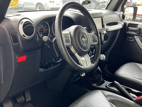 Used 2016 Jeep Wrangler Unlimited Rubicon AWD/4WD image 13