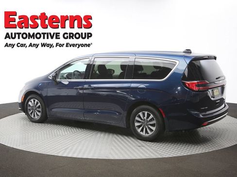 Used 2023 Chrysler Pacifica Touring-L FWD image 65