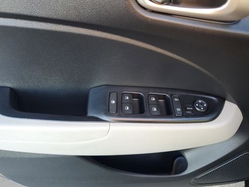 Used 2022 Hyundai Venue SEL w/ Cargo Package image 26