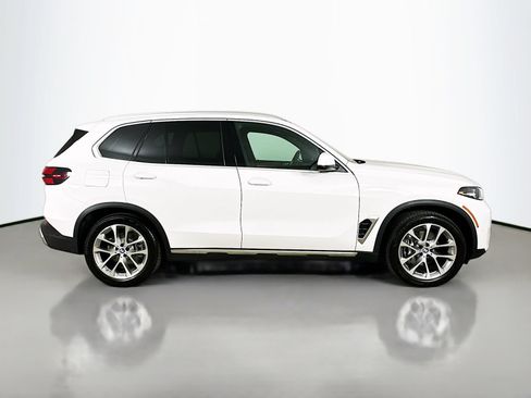 Used 2024 BMW X5 xDrive40i w/ Parking Assistance Package AWD/4WD image 4