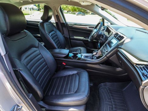 Used 2016 Ford Fusion SE w/ Equipment Group 202A FWD image 36
