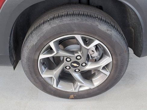 Used 2025 Chevrolet Trax LT FWD image 31