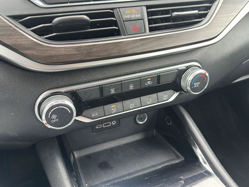 Used 2024 Nissan Altima 2.5 SV image 18