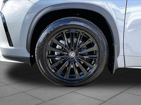Used 2025 Toyota Highlander XSE AWD/4WD image 11