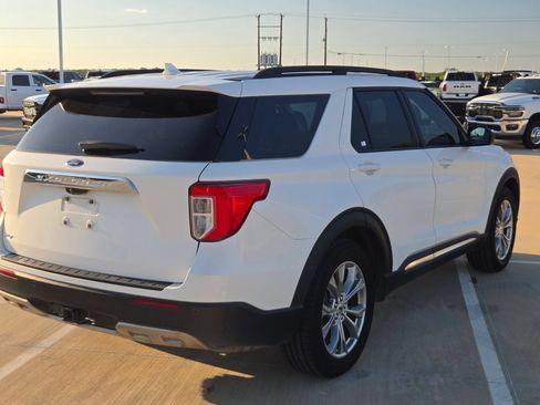 Used 2021 Ford Explorer XLT w/ Equipment Group 202A RWD image 3