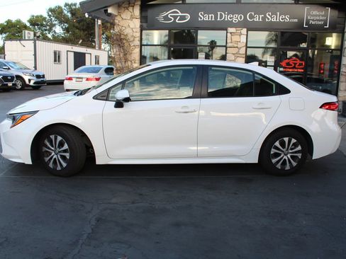 Used 2022 Toyota Corolla LE FWD image 2