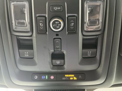 Certified 2025 Chevrolet Suburban Premier w/ Sun And Tow Package image 30