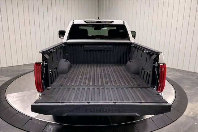 Used 2022 Toyota Tundra SR5 w/ SR5 Convenience Package AWD/4WD image 39